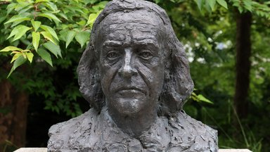 Büste von Theodor Mommsen