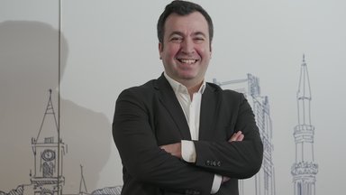 Foto 
  Aret
 
  Demirci
