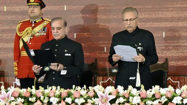 Premierminister Shehbaz Sharif während einer Zeremonie im Präsidentenpalast in Islamabad, Pakistan, am Montag, den 4. März 2024, ab.