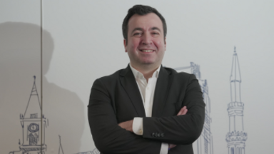 Foto 
  Aret 
 
  Demirci
