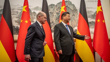 Bundeskanzler Olaf Scholz (SPD) wird von Xi Jinping, Staatspräsident von China, im Staatsgästehaus empfangen. 