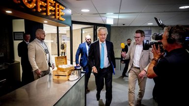 Geert Wilders comes to the founding talks with the founding parties PVV, VVD, NSC, BBB and formateur Richard van Zwol to discuss the cabinet posts.