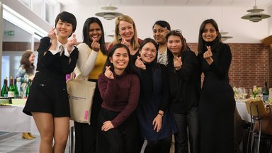 Kasturi (third person standing from the right) with friends she met in Gummersbach. All of them show poses of Korean finger hearts.