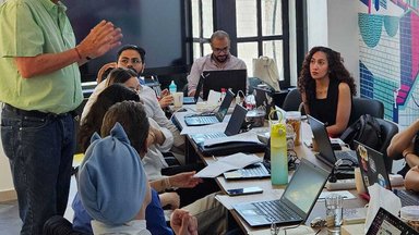 Ronald Meinardus highlighting the importance of practical exercises and skill development for excelling in article writing