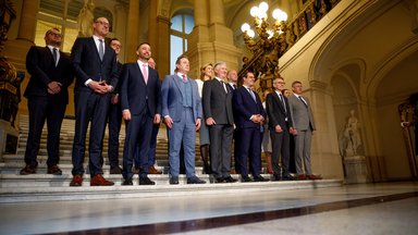 n Belgien ist die sogenannte Arizona-Regierung unter der Führung des flämischen Nationalisten Bart De Wever vereidigt worden. 