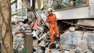 Ein Erdbeben der Stärke 7,7 erschütterte Myanmar und Thailand, über 1.600 Menschen starben.