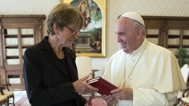 "Anne Brasseur, Vorstandsmitglied der Friedrich-Naumann-Stiftung, traf Papst Franziskus zwei Mal. 