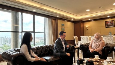 Courtesy Meeting between FNF Malaysia, represented by Dr. Stefan Diederich (Project Director FNF Malaysia) and Vera Jassini (Program Manager FNF Malaysia), and H.E. Fuziah Salleh (Secretary-General of Parti Keadilan Rakyat (PKR)).