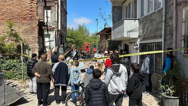 Ein verlassenes Gebäude im Stadtteil Fatih stürzt teilweise ein, nachdem ein Erdbeben der Stärke 6,2 Istanbul (Türkei) am 23. April 2025 erschüttert hat.