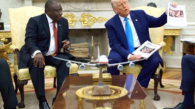 US-Präsident Donald Trump stellt Südafrikas Präsident Cyril Ramaphosa im Oval Office bloß und konfrontiert ihn mit unbegründeten Vorwürfen eines Völkermords.