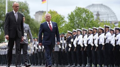 Der deutsche Bundeskanzler Friedrich Merz empfängt Jordaniens König Abdullah II. zu einem Treffen in der Bundeskanzlei in Berlin.