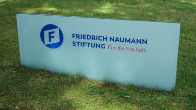 Die Friedrich Naumann Stiftung.
