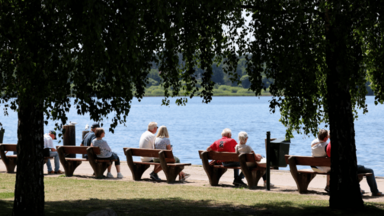 Ältere Menschen genießen die Rente 