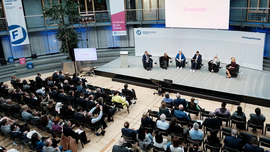Die Jahreskonferenz der FNF fand im Allianz Forum statt