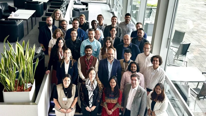 Hafizh Nabiyyin posing with other IAF participants in Gummersbach